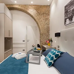 https://livinginrome-trastevere-vicolo-del-piede.it-romehotels.com